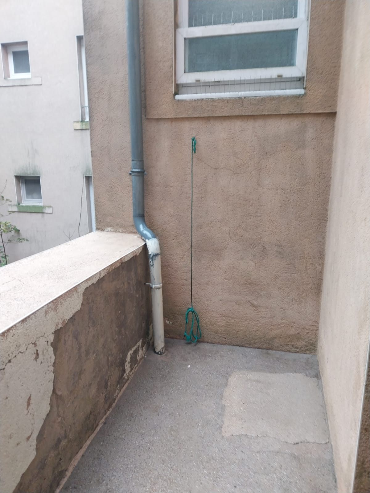 Le même mur après nettoyage