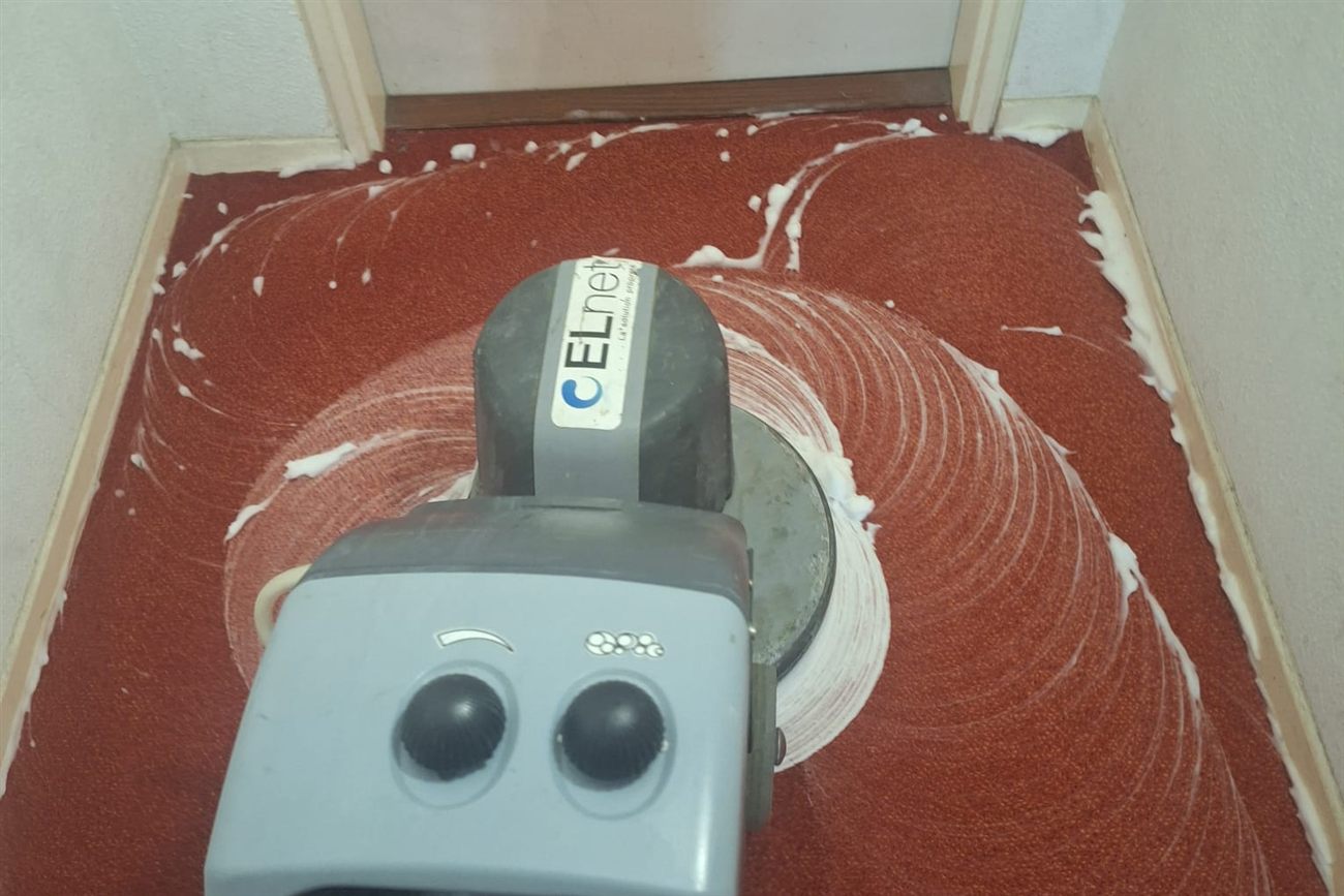 Shampooinage de moquette de couloirs à la monobrosse ELnet